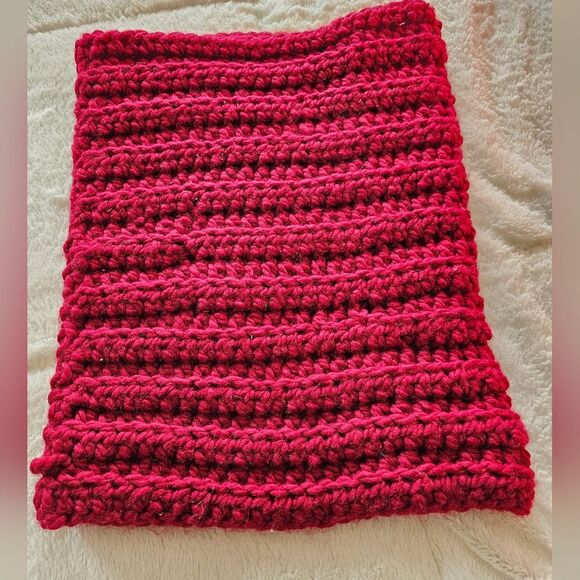 Handmade Crochet Soft and Chunky Infinity Red Scarf.  Very stylish! - Picture 4 of 4